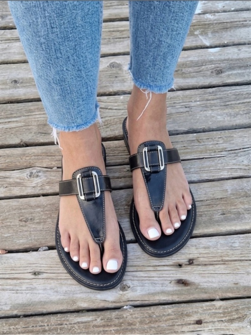 Apri Black Patent T-strap Thong Flat Sandals 9 Quiet Luxury